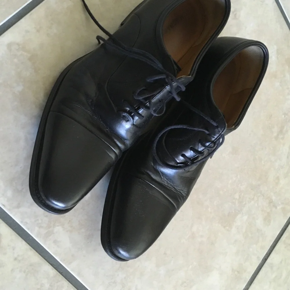 Magnanni Black Leather Derby Dress Shoes